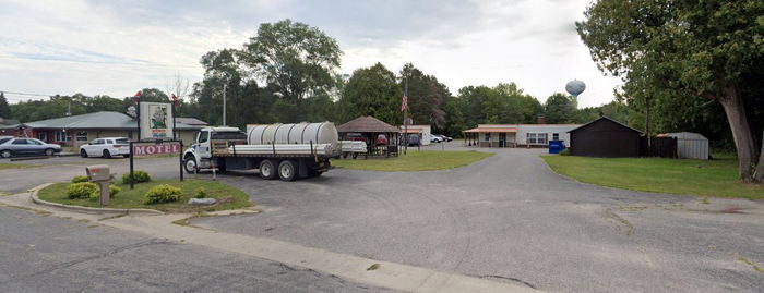 Tour-Inn Motel (Tour-In Motel) - Web Listing (newer photo)